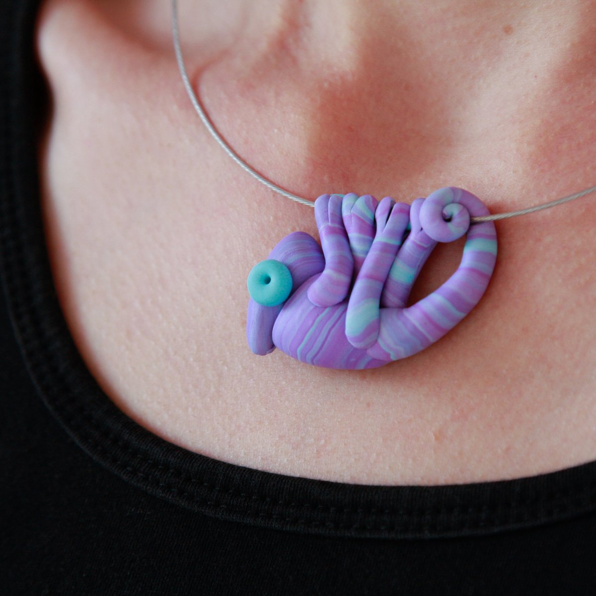 Chamík fialovomodrý