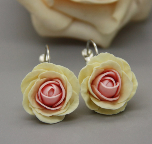 růže.. cvakačky 2 cm