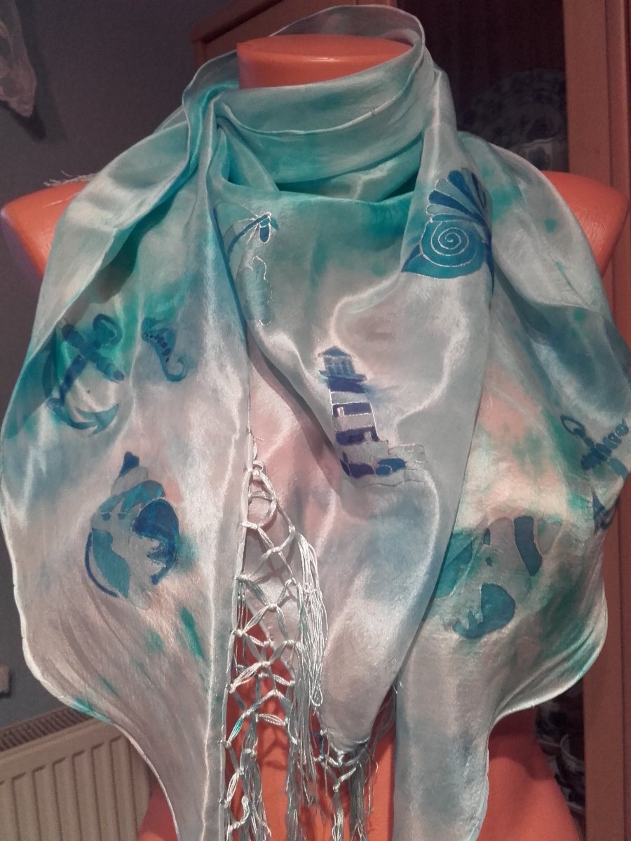 Hedvábný šátek s třásněmi