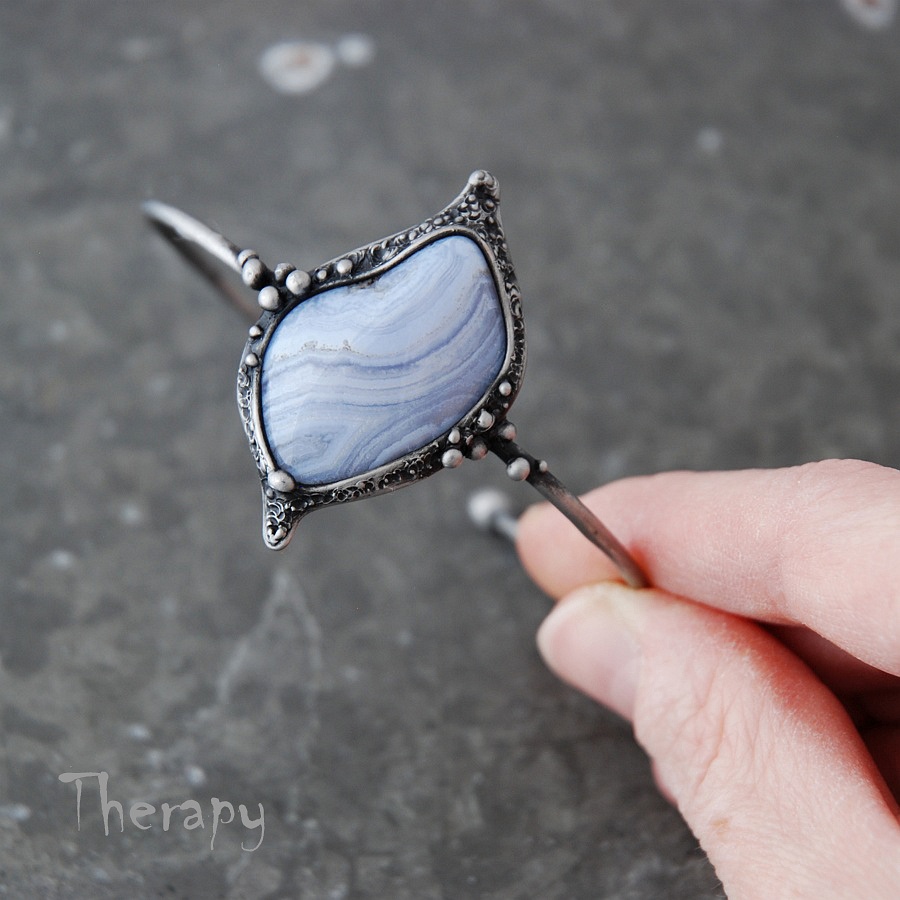 Náramek s modrým chalcedonem