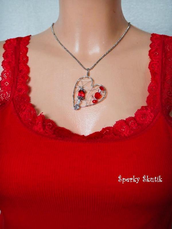  NA0017 - Červené srdíčko