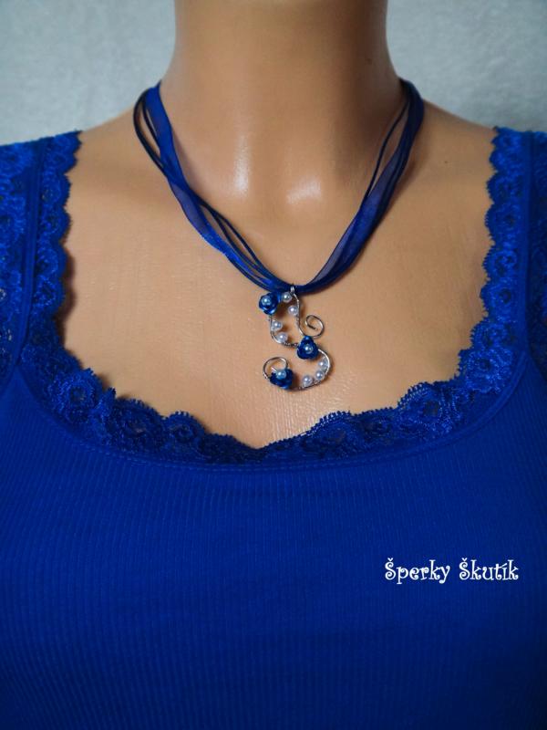 NA0031 - Náhrdelník 'Modré růžičky"