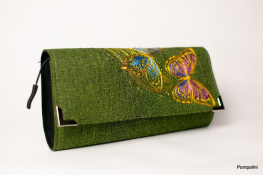 Vyšívaná peněženka - Motýli na zelené