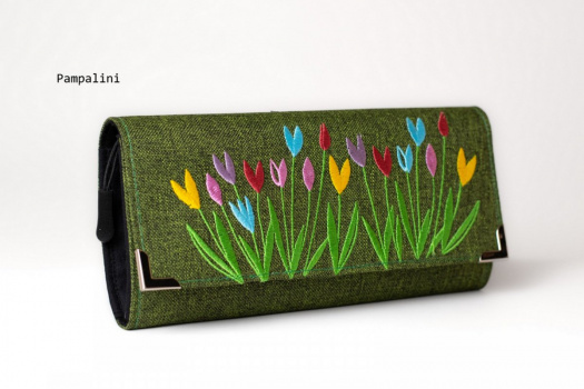 Vyšívaná peněženka - Tulipány na světle zelené