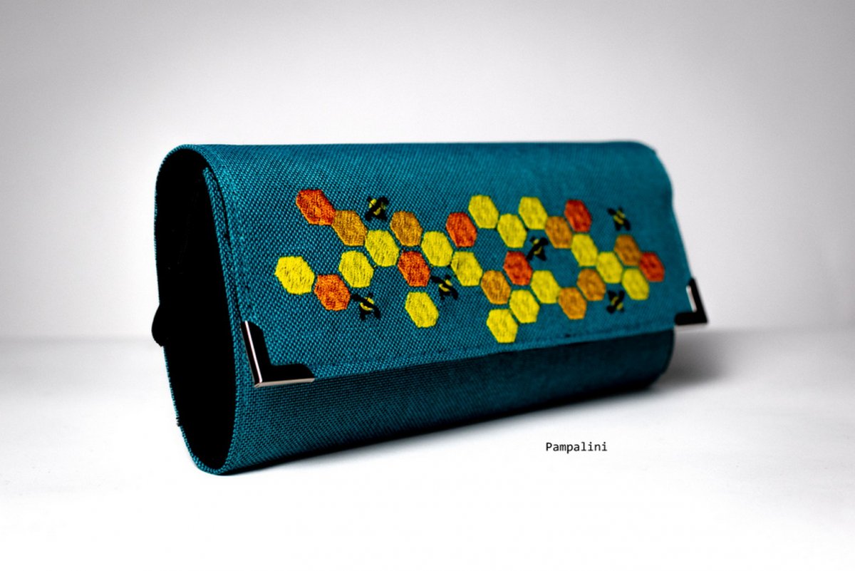 Vyšívaná peněženka - Plástve na tyrkysu