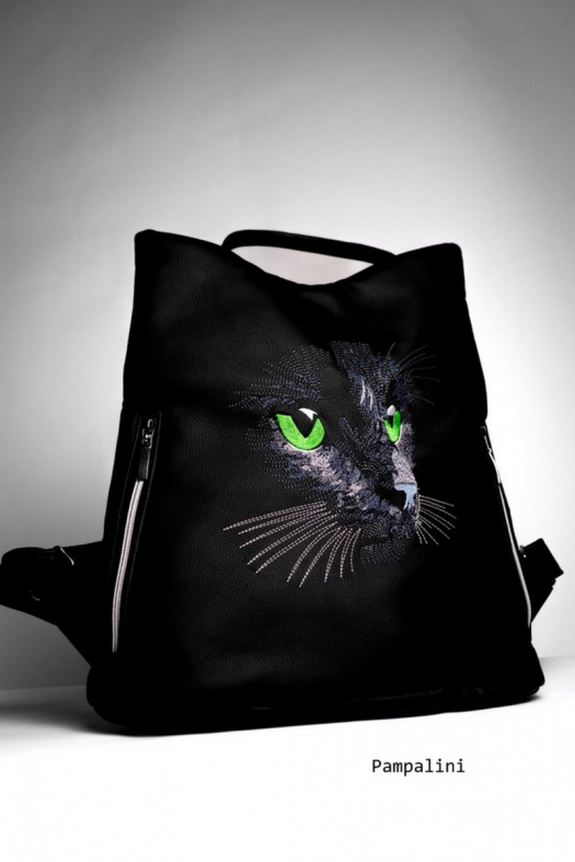 Vyšívaný batoh Safe - Kočka Zelenooká