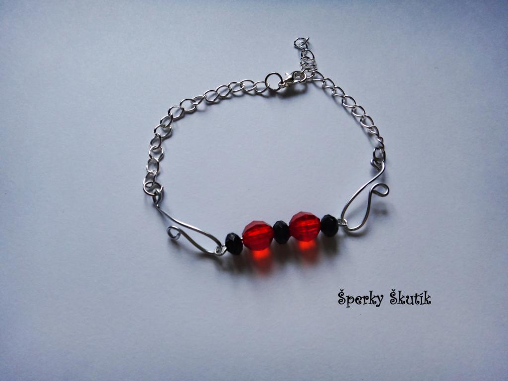 NR0008 - Červenočerný drátkovaný náramek