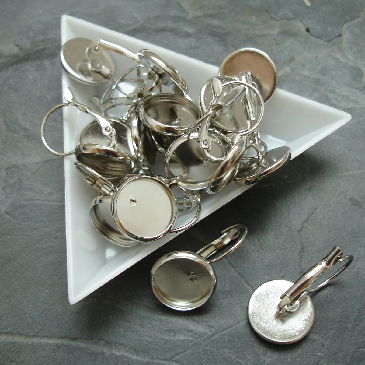 Náušnice s lůžkem 14 (12) mm - platinové - 2 ks