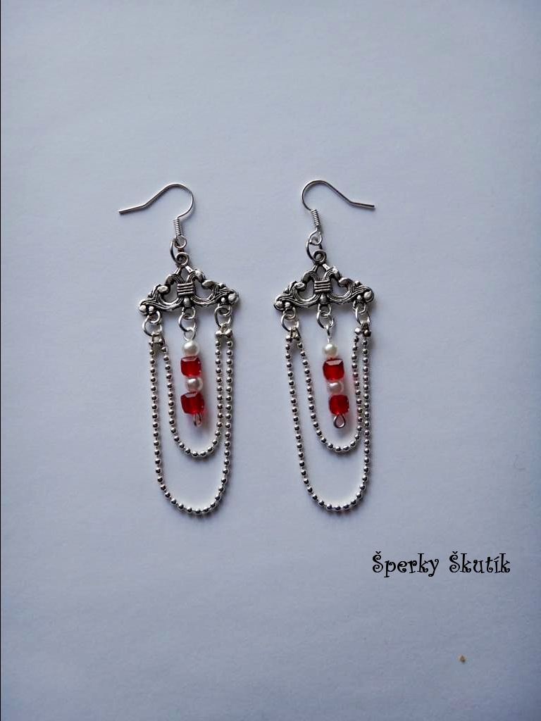 NU0050 - Řetízkové náušnice v červenobílé