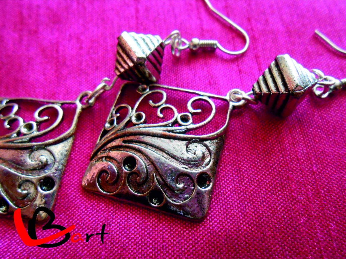 Náušnice - Starostříbrné vzorované čtverce s ozdobou  NUK24