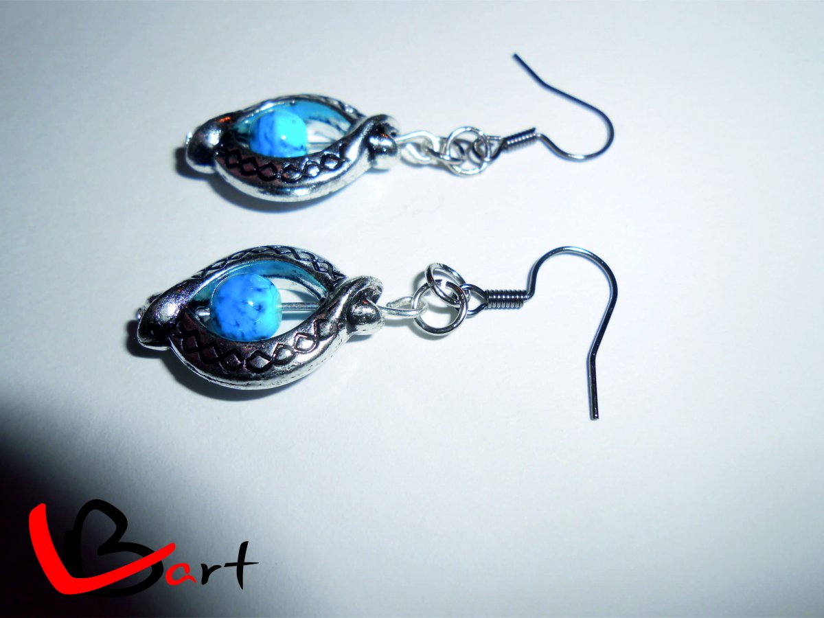 Náušnice - Malý ozdobný kruh s modrým korálkem NUO39