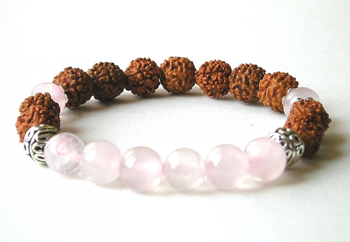 Náramek z růženínu a rudrakshy