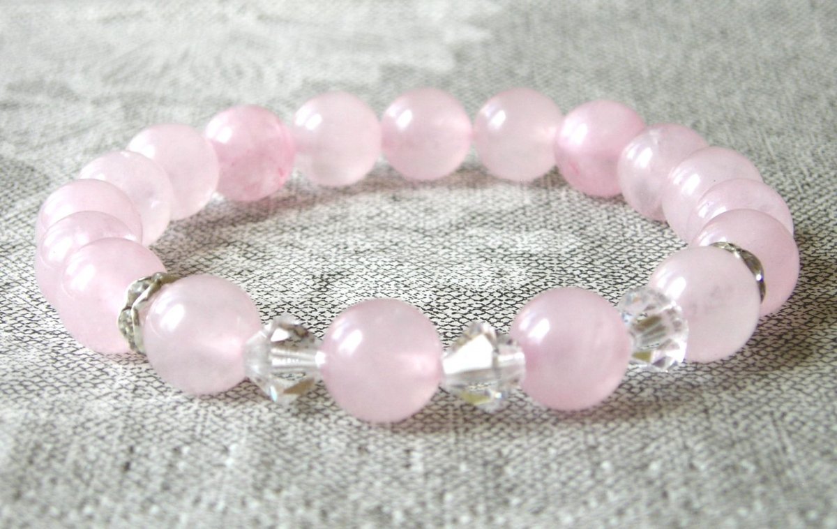 Náramek z růženínu