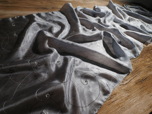 Spirály - šedá hedvábná šála