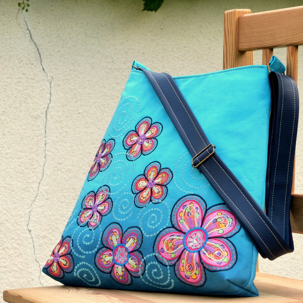 Kontrasty - Modrý tyrkys