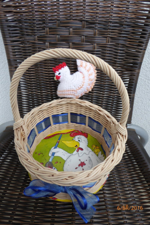 Košíček na 10 vajíček - slepička maluje vajíčka