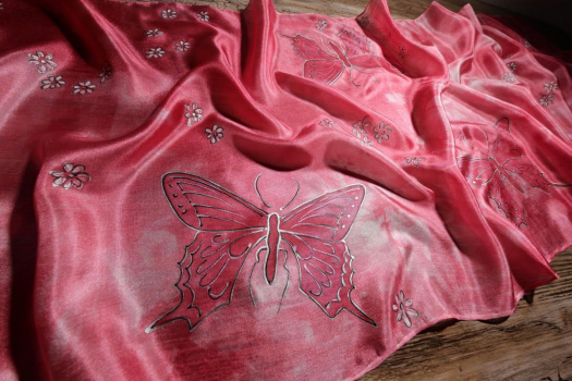 Růžoví motýli - hedvábná šála