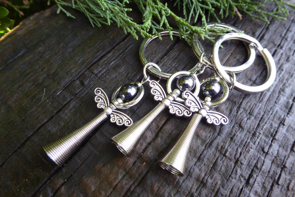 Klíčenka s andělíčkem - hematitový