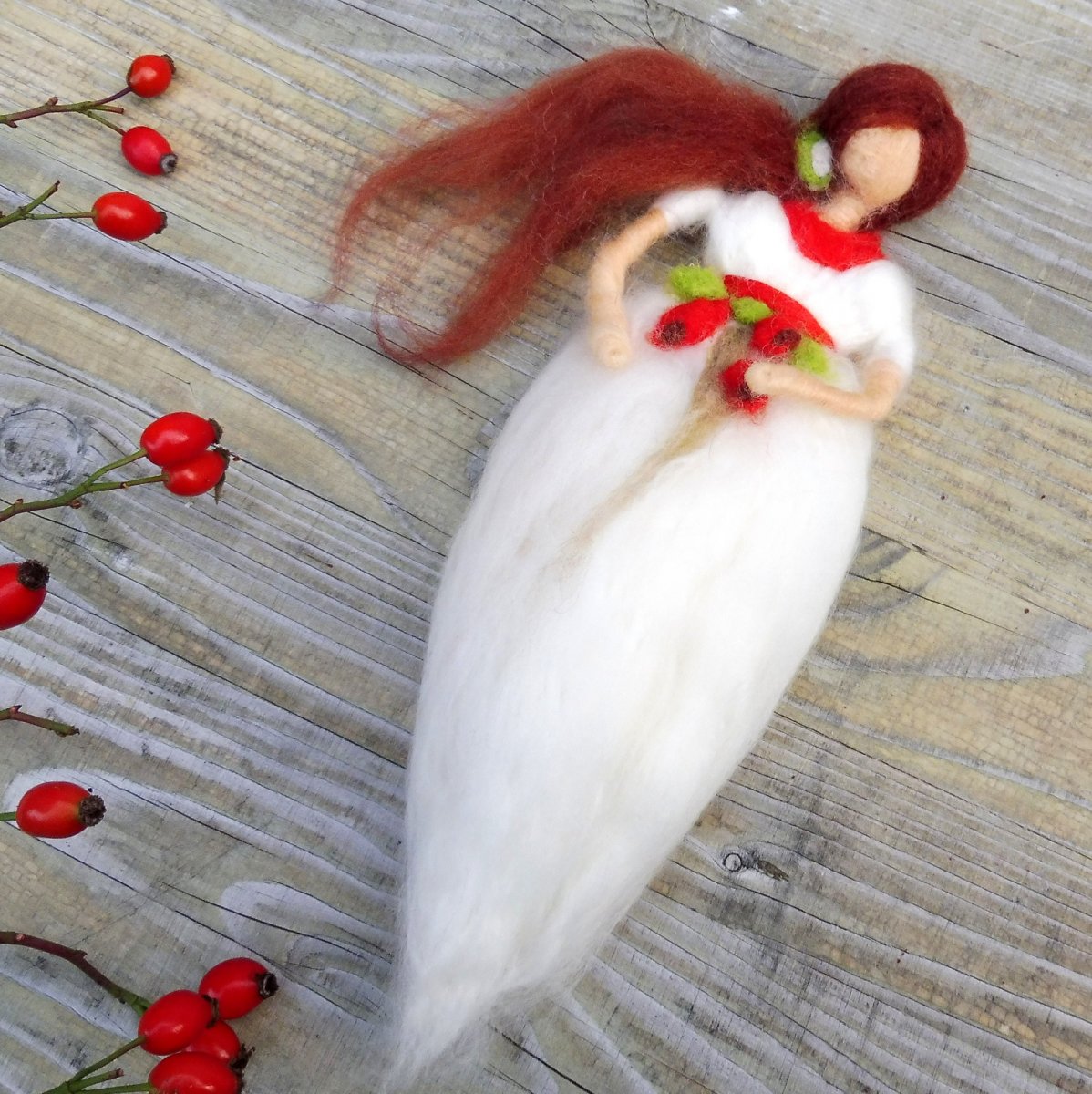 Plstěná andělka bílá se šípky