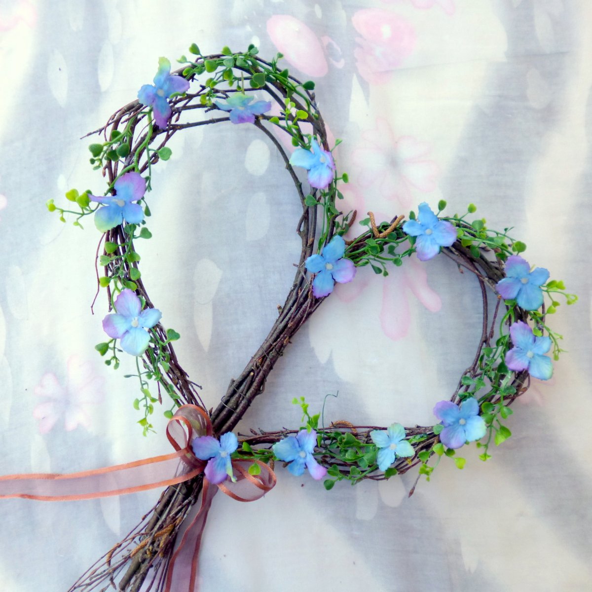 Srdíčko s tyrkysovými kvítky hortenzie