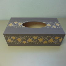krabička na kapesníky reliefním zdobením