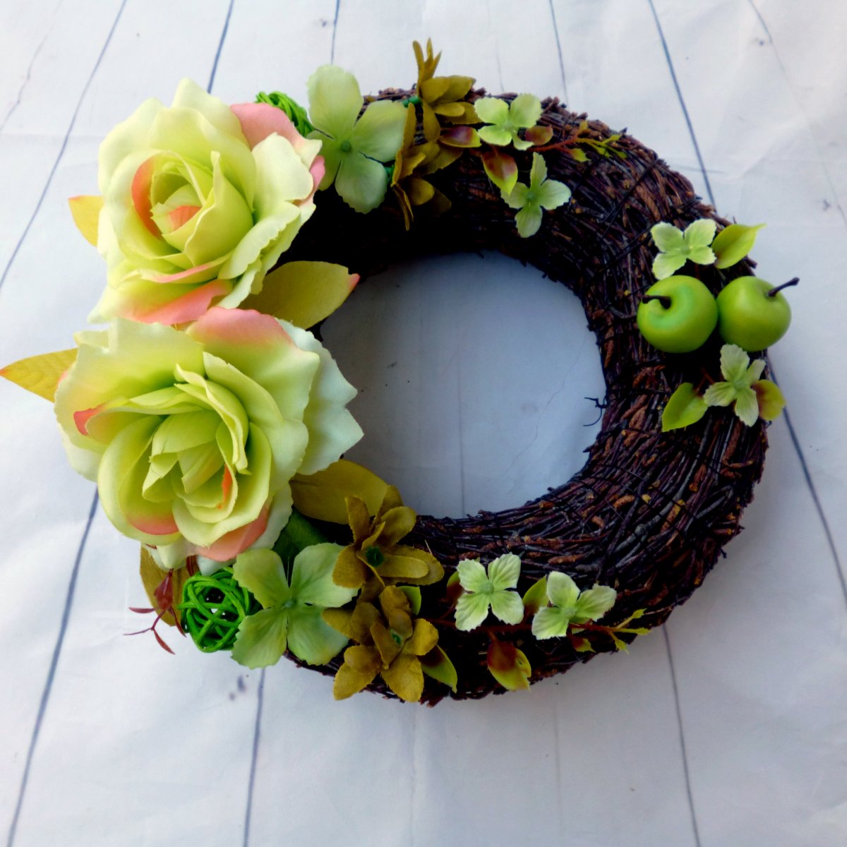 Letní jablíčka_věnec na dveře do sady