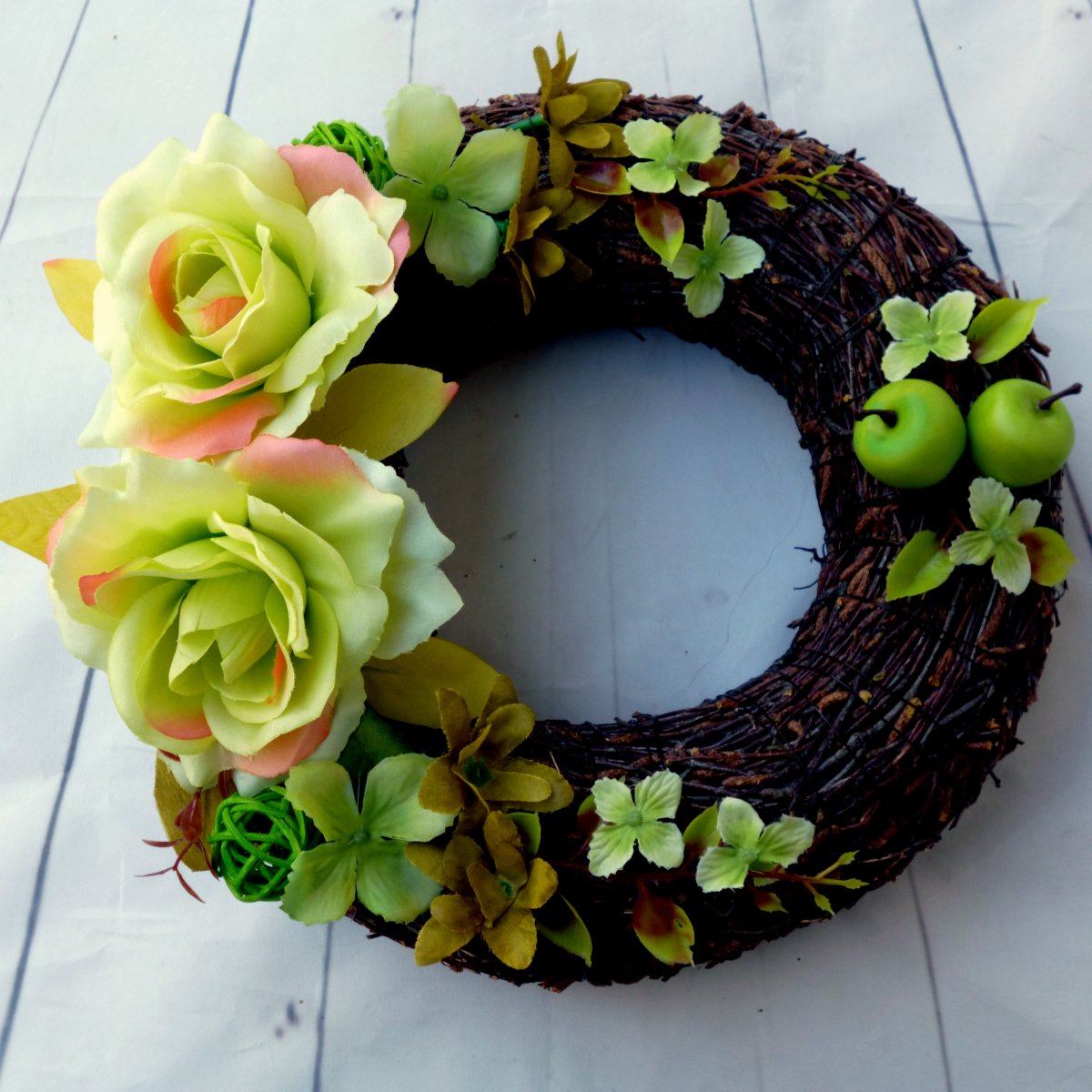 Letní jablíčka_věnec na dveře do sady