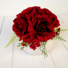 Rudé růže v keramické kouli_dekorace na stůl