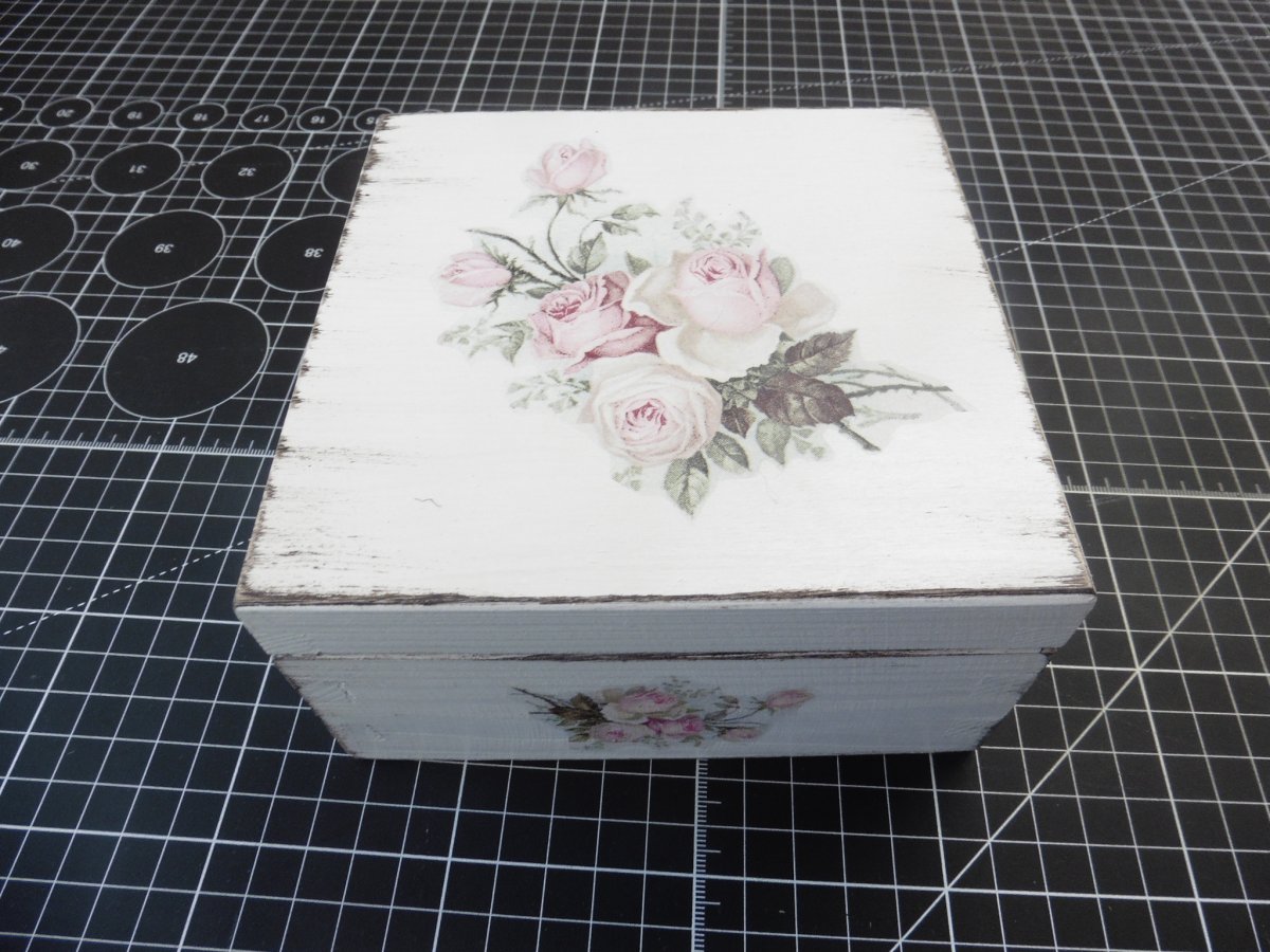 Dřevěná truhlička 