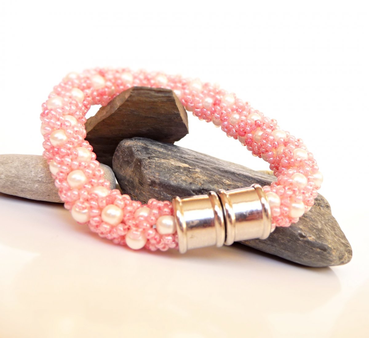 Perlový růžový náramek