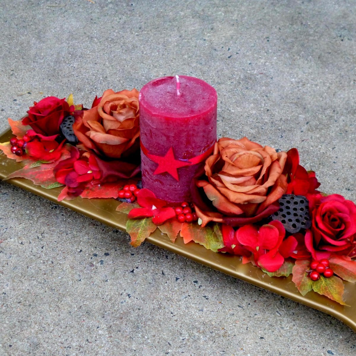 Vánoční svícen s vínovou svící