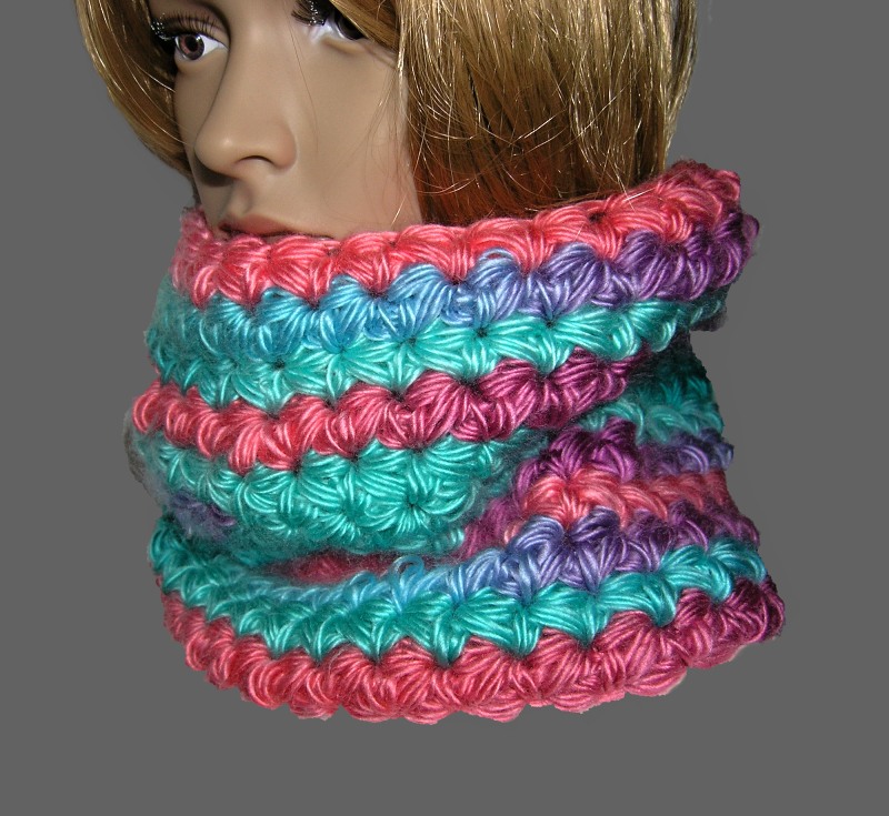 HÁČKOVANÝ NÁKRČNÍK - květinový vzor