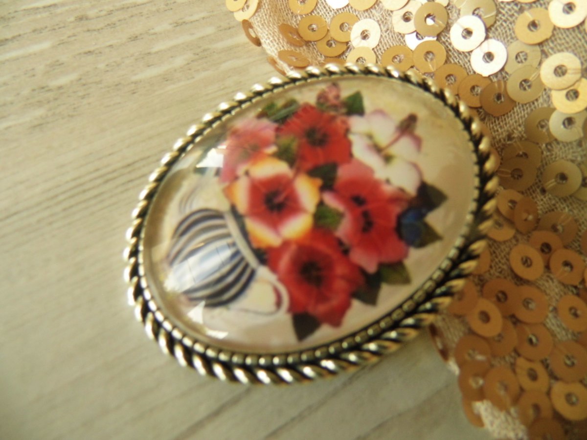 brož s kabošonem / 40x30mm/