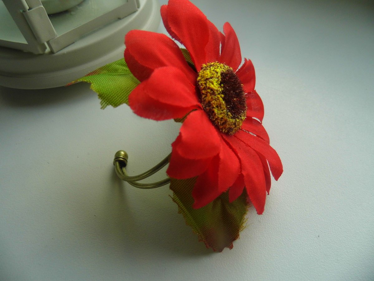 Náramek s velkým květem