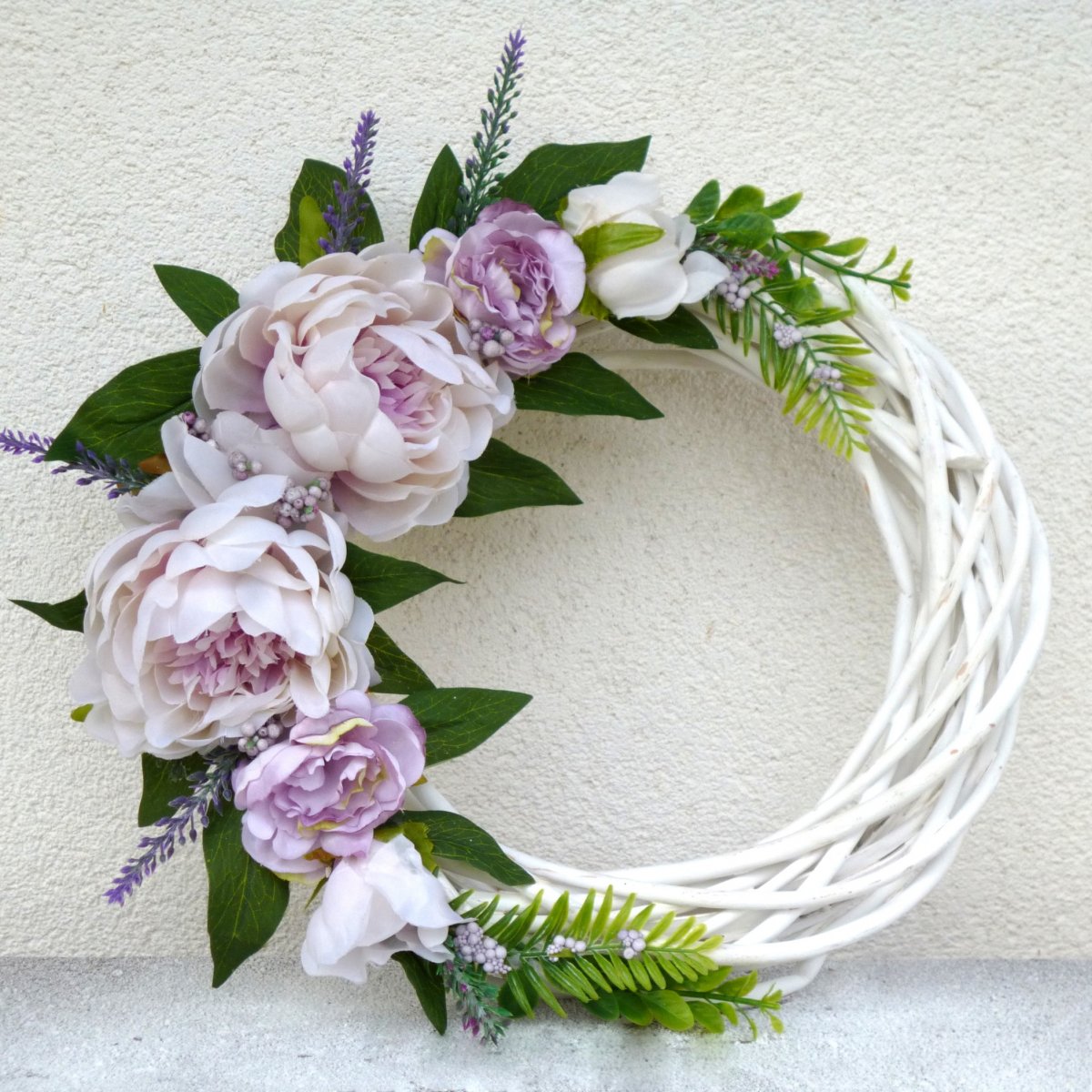 Svítání_věnec na dveře s pivoňkami do odstínu lila