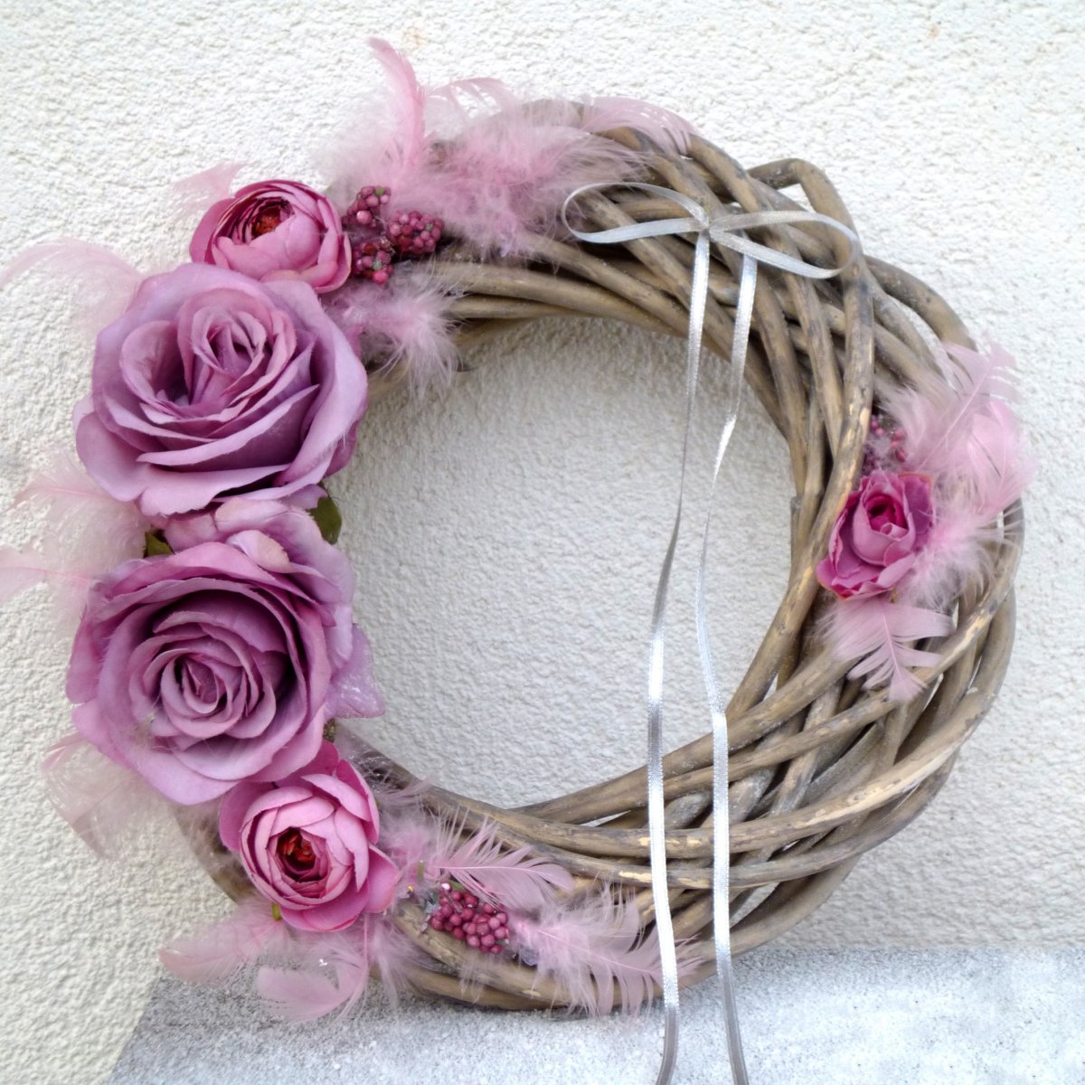 Něžný s peříčky_věnec na dveře