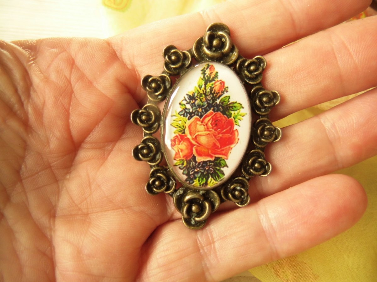 brož - pryskyřice /30x20mm/