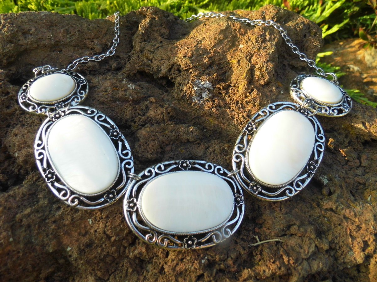 Náhrdelník z perleť.kabošonů