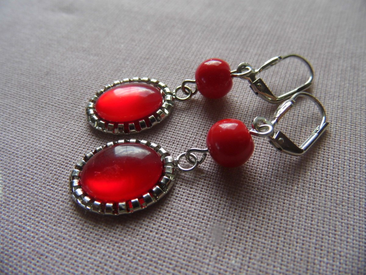 Náušnice z červených kabošonů
