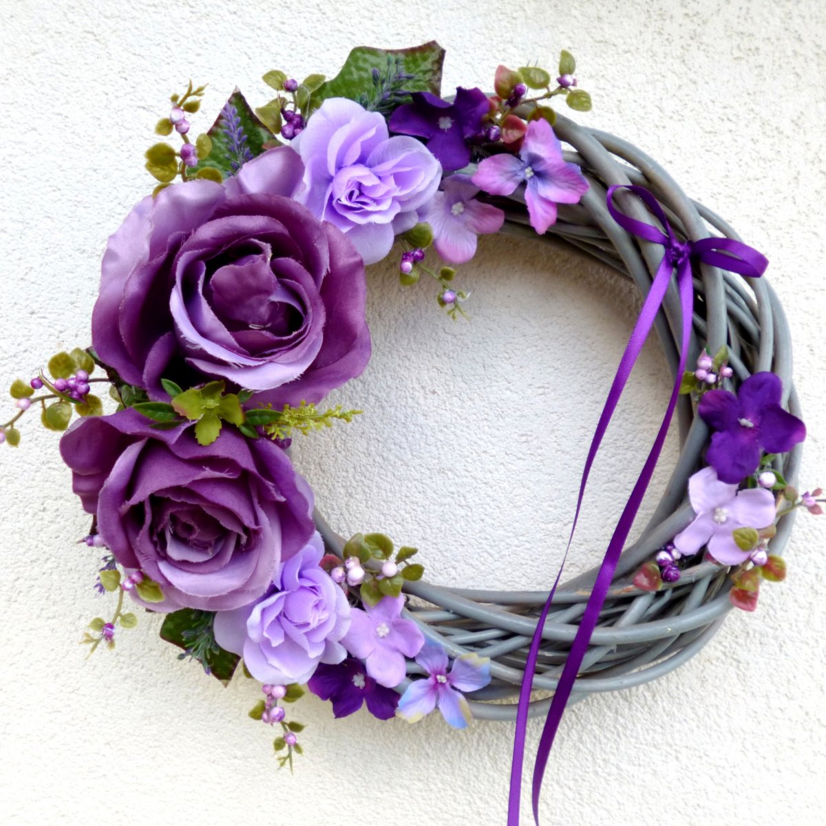 Mám vanu plnou fialek_věnec na dveře