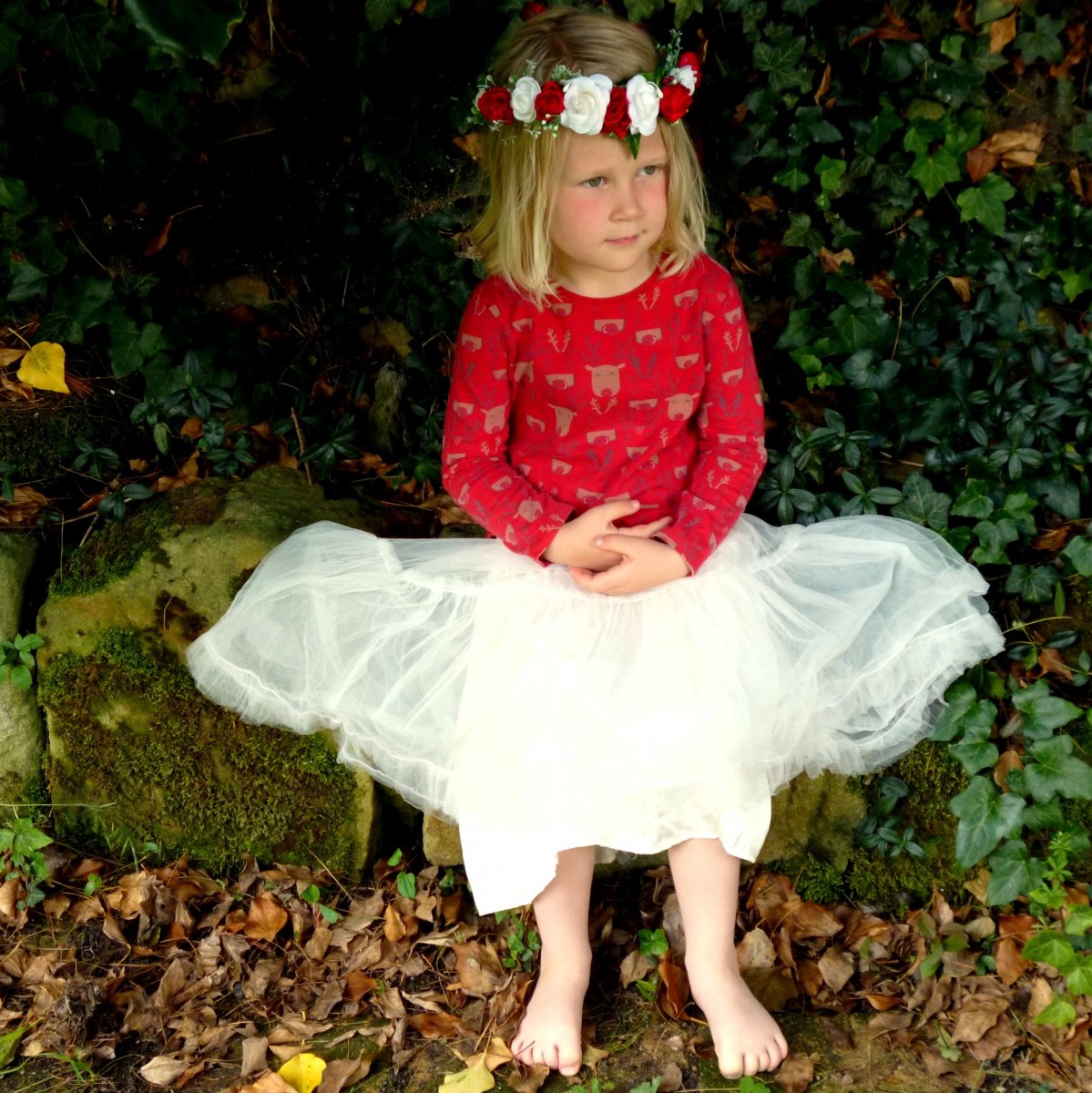 Maková panenka_červenobílý věneček do vlasů