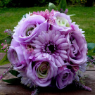 Šeříková svatební kytice z růží a gerber SKLADEM