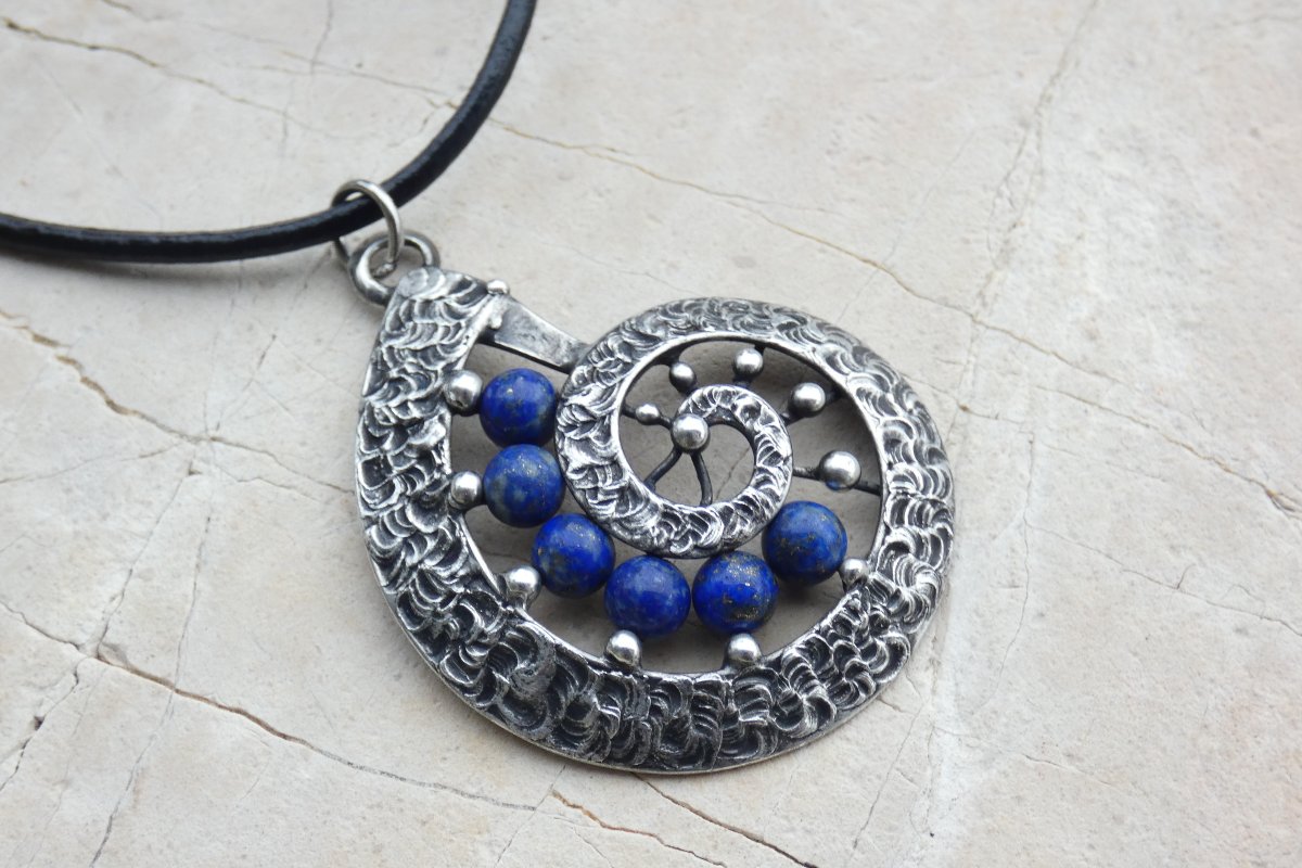 ..ulita s lapis lazuli.. - cínovaný náhrdelník