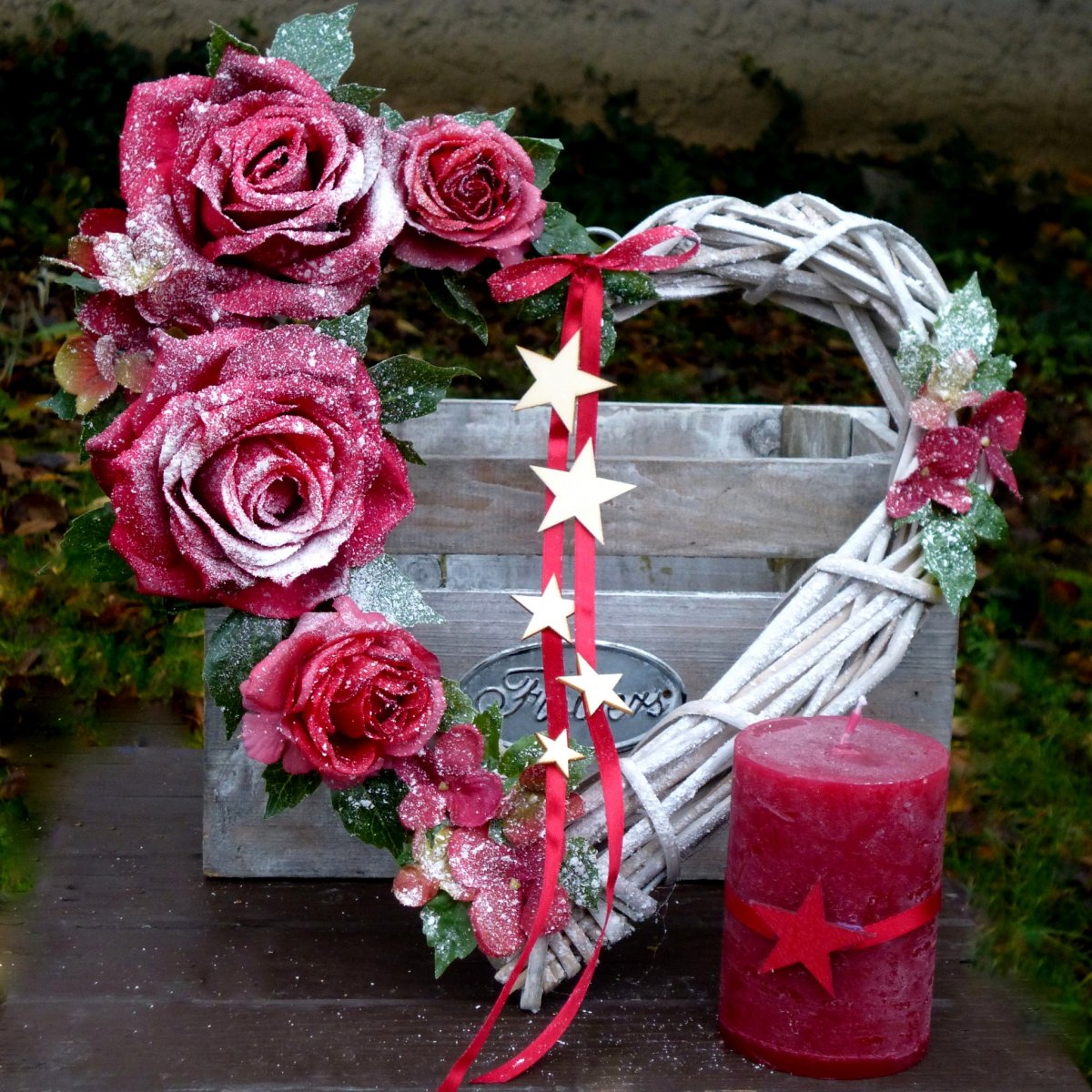 Tajná láska _proutěné srdíčko s červenými růžemi