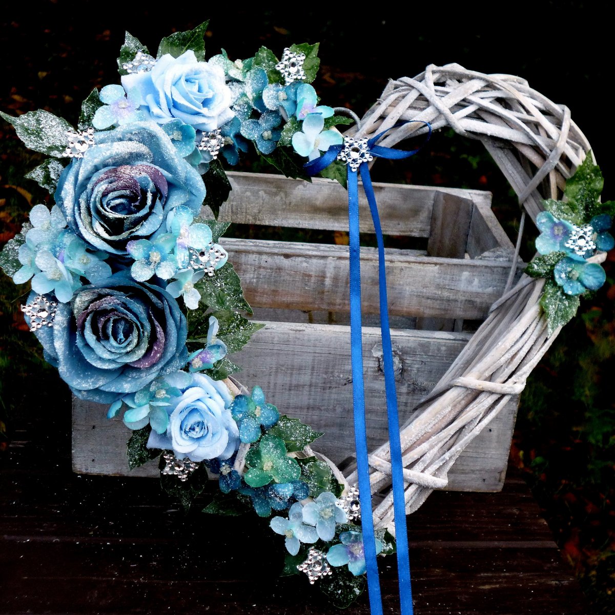 Zasněžené srdíčko s třpytivými hvězdičkami