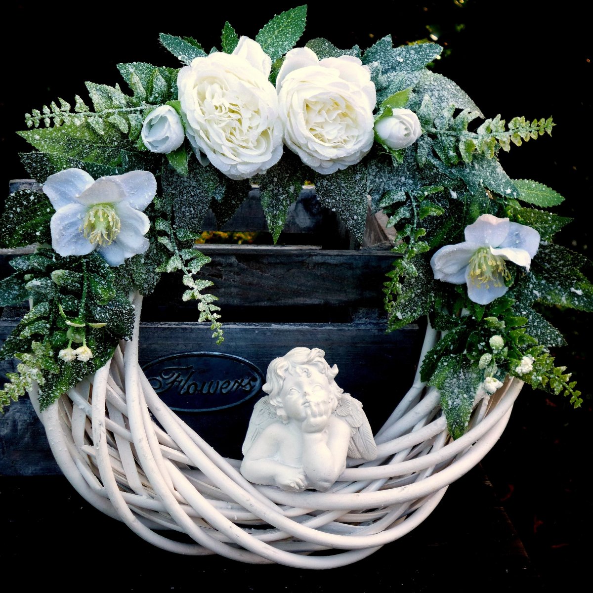 Zelenobílý věnec s andílkem