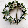Green Romance_ věnec s květy v zelených odstínech 30 cm