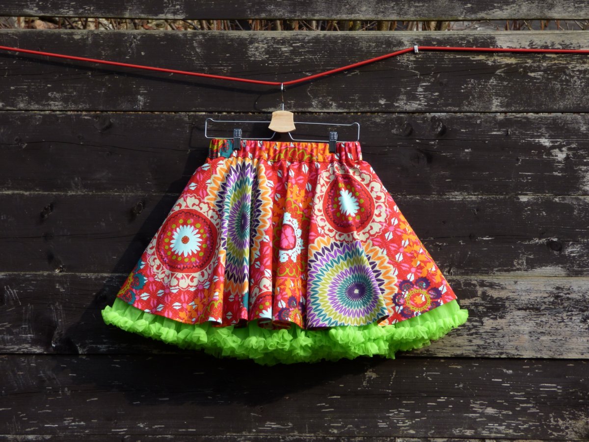 FuFu sukně mandala červená se zelenou spodničkou