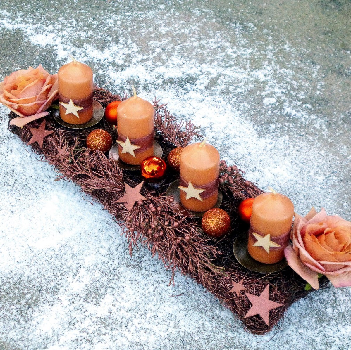 Měděný adventní svícen s medovými svíčkami