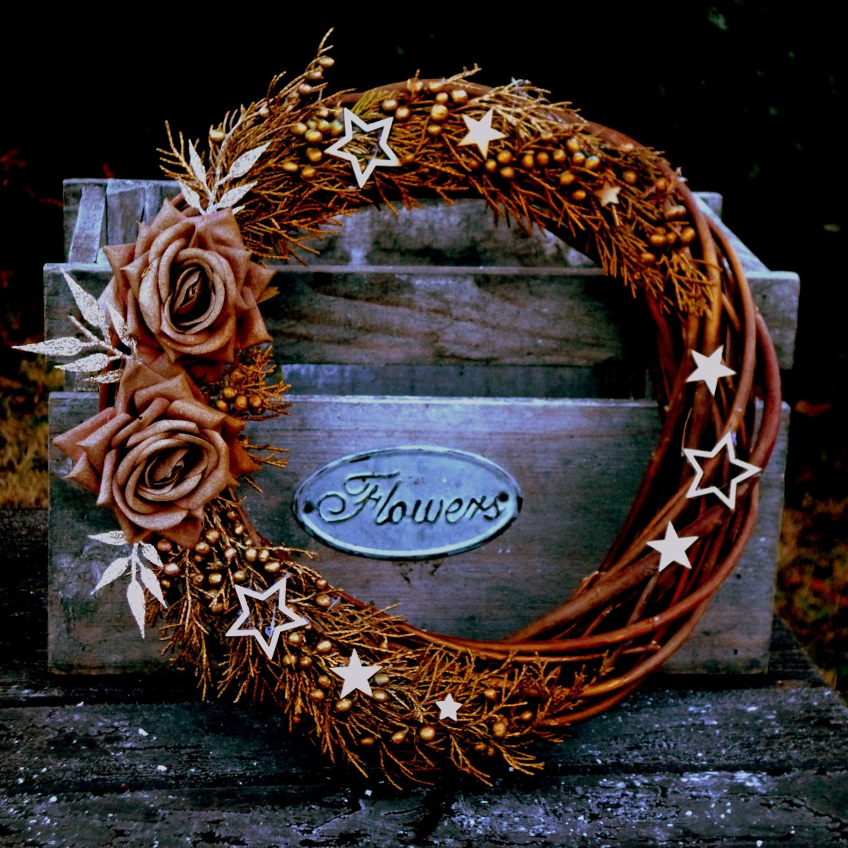 Zlatohnědý vánoční věneček_25 cm